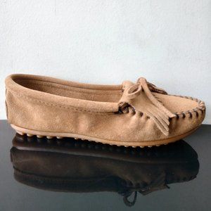 Minnetonka Women's Kilty Hardsole in Dusty Brown
